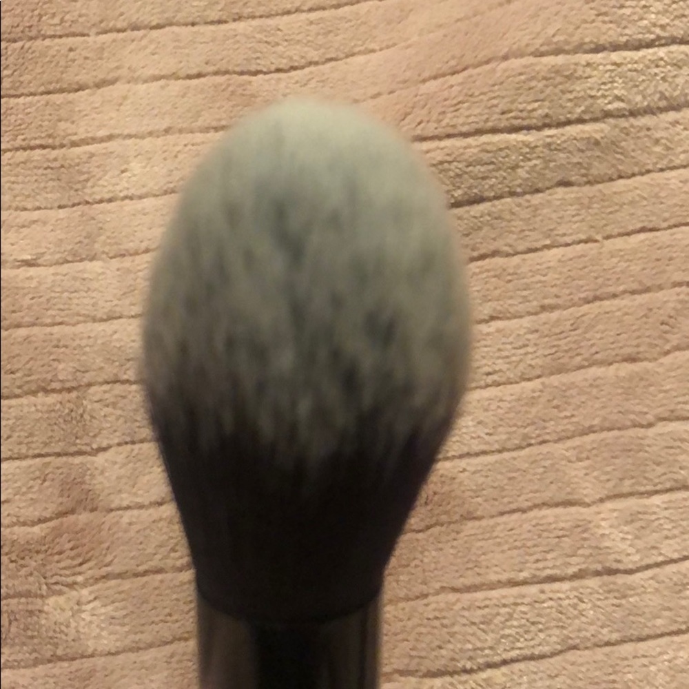 Kat Von D 20 Lock-It Setting Powder Brush - Picture 4 of 4